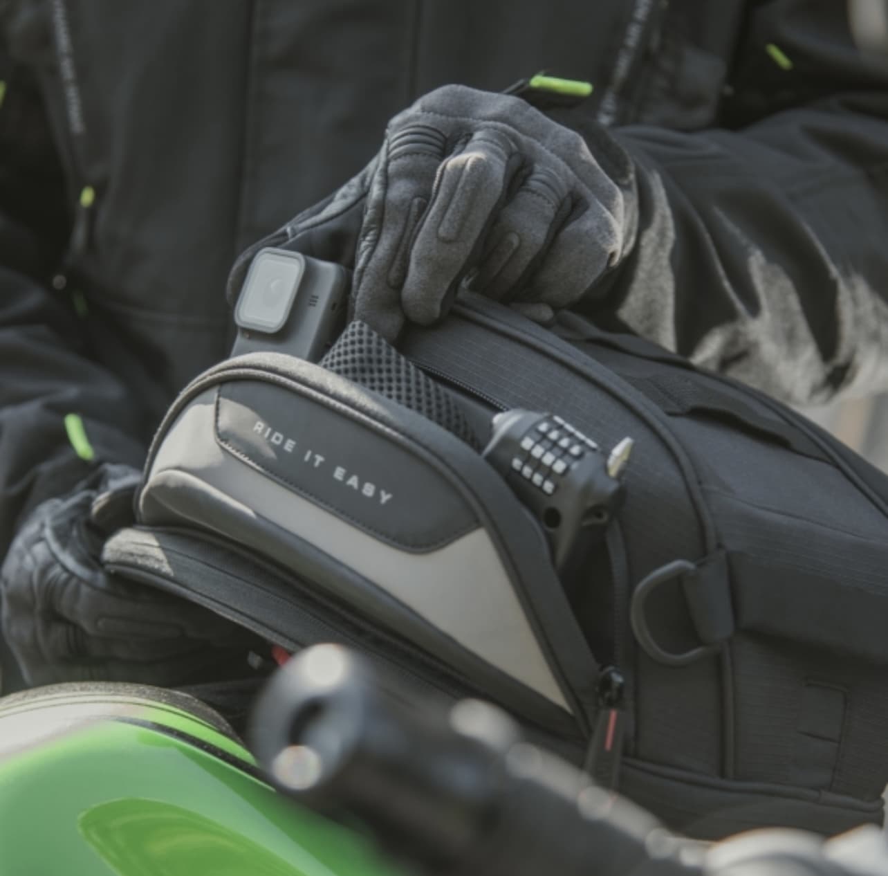 Túi Gắn Bình Xăng Tanklock Givi EASY03  EASY-T 
